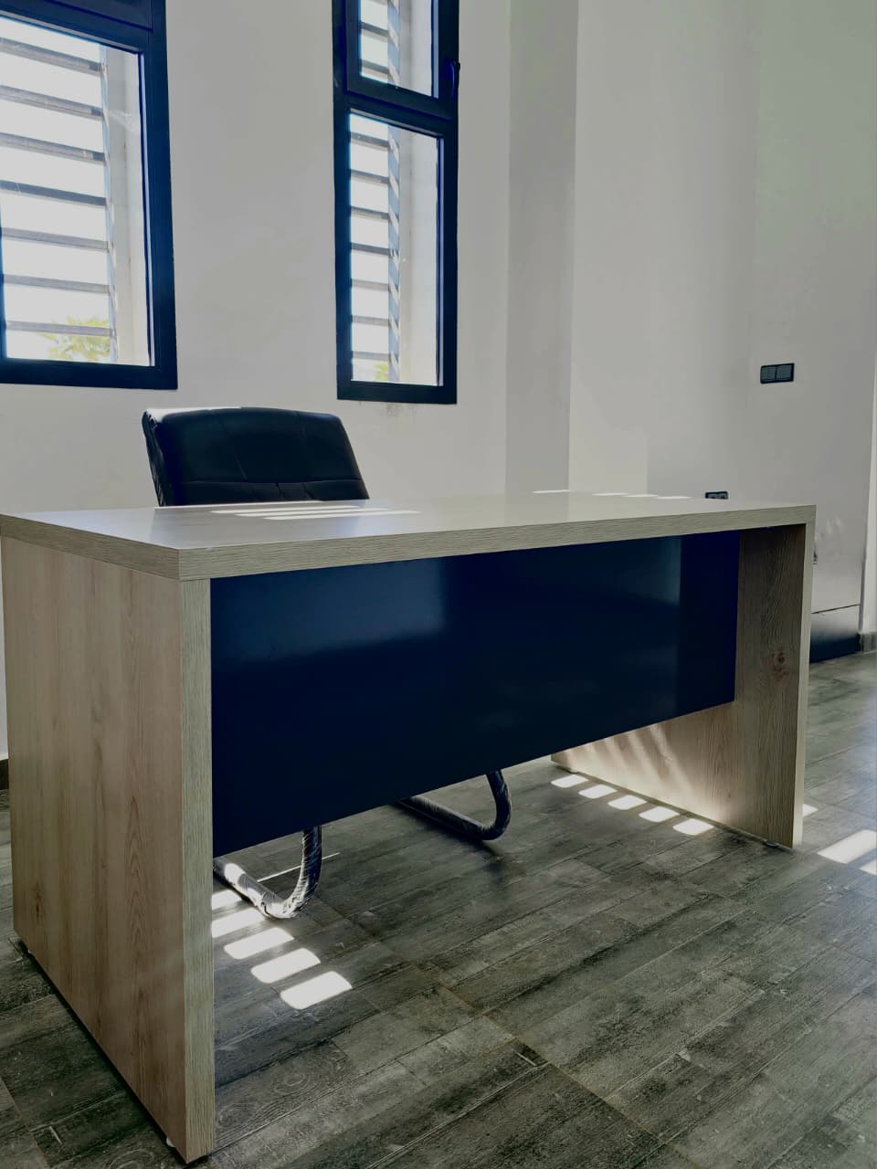 Bureau en Bois Au Design Moderne